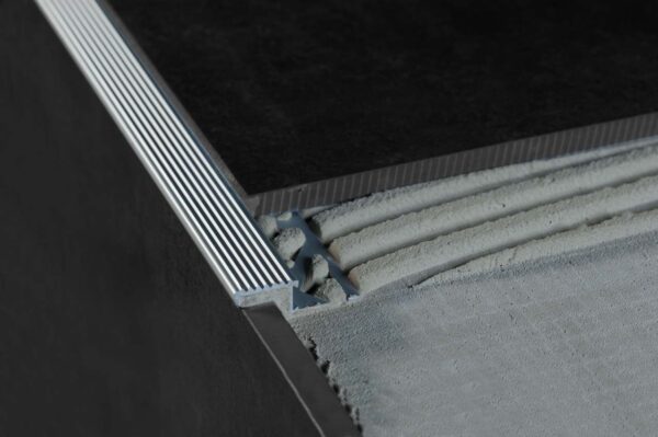 0113111 PROFIL STEP SOLID  NATUR 11 MM/300
